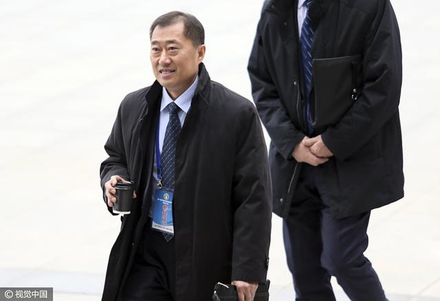 他们是一群开始倒数的人，但他们选择了向死而生，绝不凑合，会为了一口炸鸡开心，会因为一句俏皮话笑到拍床，会为了实现心愿忍痛也要熬，他们用行动告诉你，“要爽快，不白活”。