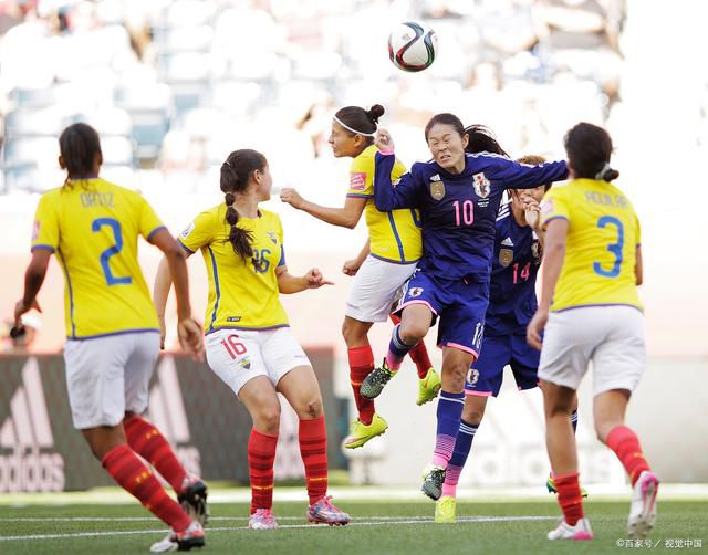 ” 郎平向武汉捐赠物资 亲笔写祝福“我们一起加油” 2020-03-02 近日，有身在武汉一线的医护人员通过微博晒出了中国女排主教练郎平向武汉灾区捐赠物资的照片。